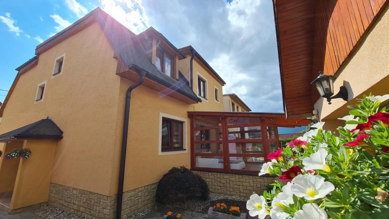 Rodinny Dom "Ako Doma" Velky Slavkov Exterior photo